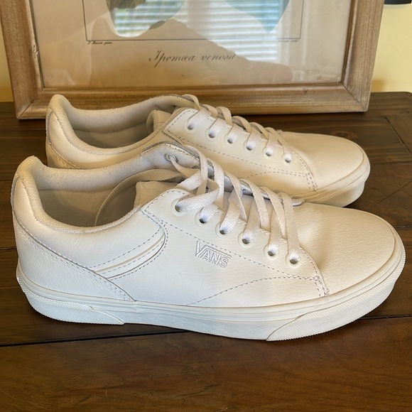 Vans Women’s Seldan Low Top Sneaker - Picture 4 of 8